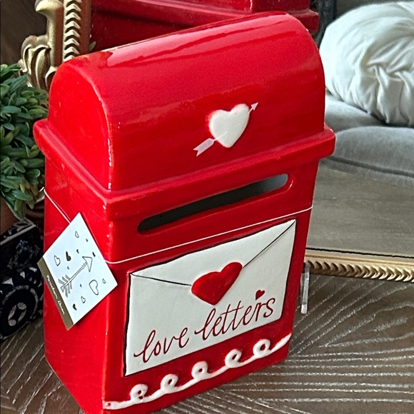 NEW! Vintage Inspired Ceramic Valentines Day Holiday Red Love Letters Mailbox - Picture 3 of 7